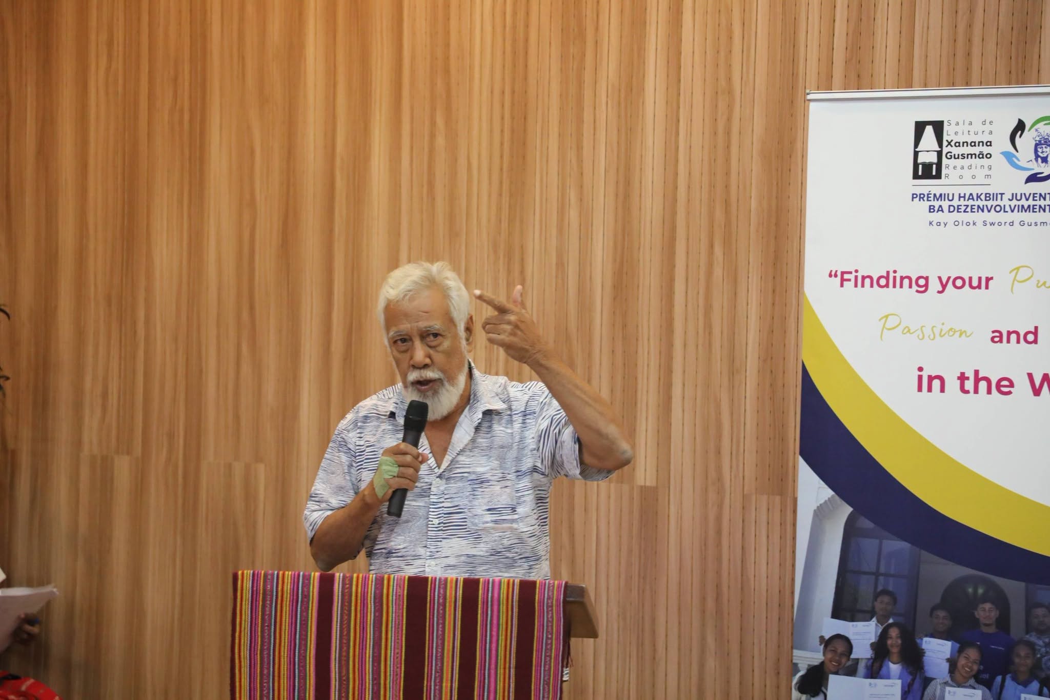 MINISTRA EDUKASAUN NO PM XANANA ENTREGA SERTIFIKADU "HAKBIIT JUVENTUDE BA DEZENVOLVIMENTU" NÍVEL BRONZE NO SILVER.